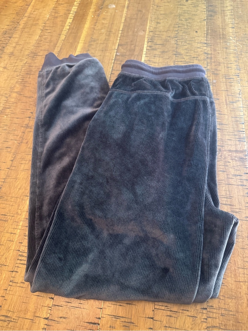 Daniel Buchler Medium Velour Hairline
Pajama Lounge Cuffed Jogger
Pant Grey